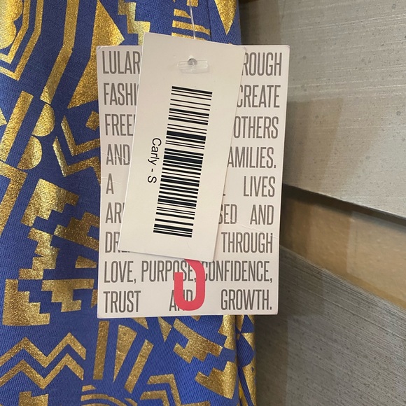 🔆NWT LulaRoe elegant collection Carly. Size Small- runs big - Picture 4 of 4